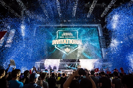 S15赛季T1与DK电竞巅峰对决：Guma炸弹人首秀助力DK，S15门票争夺战悬念升级-竞技宝·(JJB)